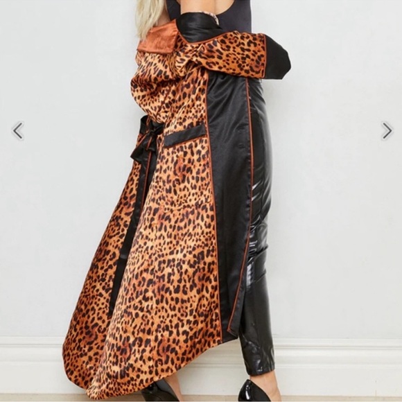 BNWT- We are HAH Solo Robe - Picture 3 of 13